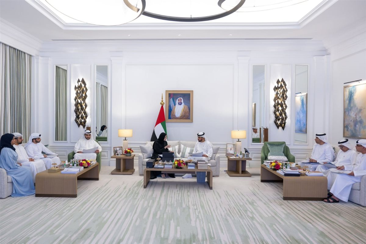 حمدان بن زايد يستقبل سارة الأميري للاطلاع على خطط ومشاريع التطويربقطاع التعليم